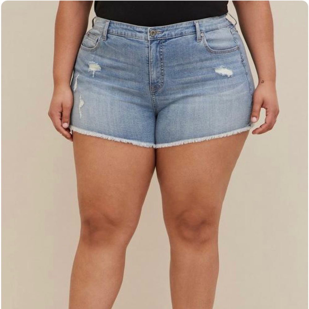 Torrid High Rise A-Line Shortie Short - Vintage Stretch Light Wash NWT sz16